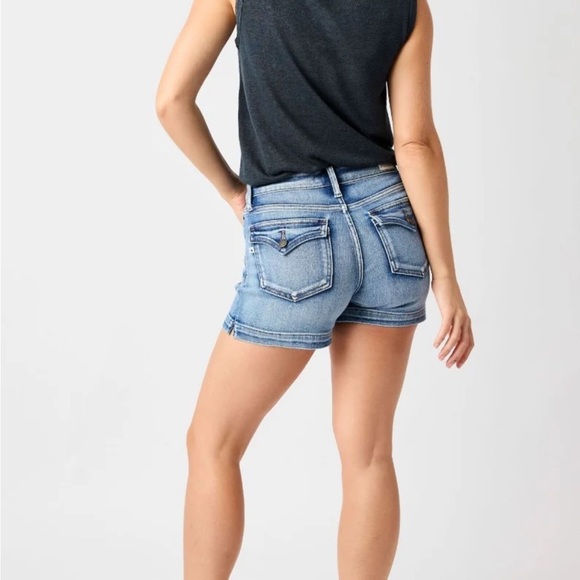Judy Blue Mid-rise Heavy Contrast Flap Pockets Shorts - Picture 4 of 12
